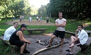 Lagerfeuer und Beachvolleyball